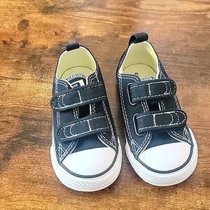 Converse size 6 toddler